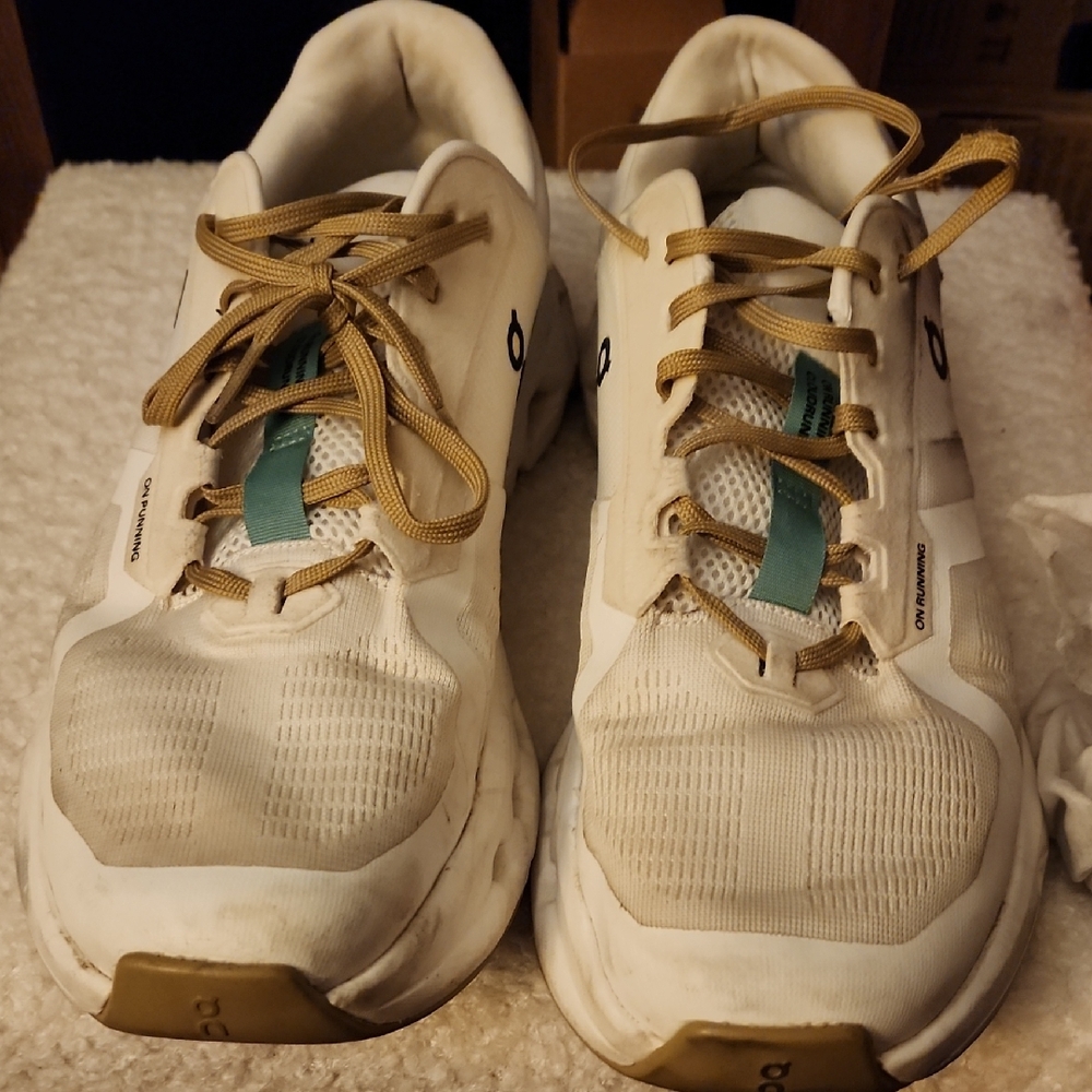 On Running Men's Athletic Shoes - White and Tan